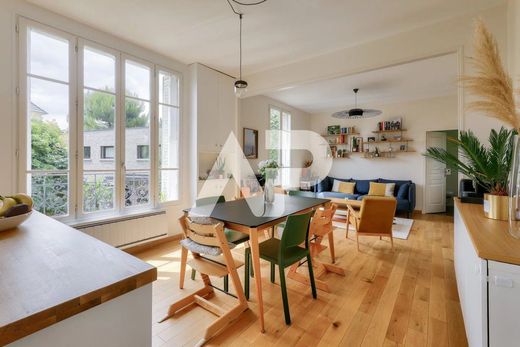 Apartment / Etagenwohnung in Malakoff, Hauts-de-Seine