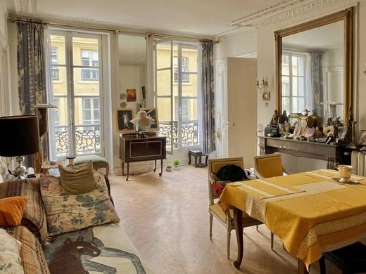 Apartment in Saint-Germain, Odéon, Monnaie, Paris
