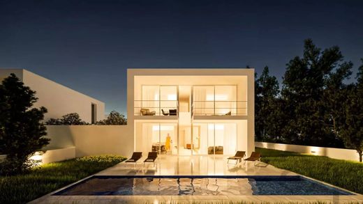 Luxury home in Charneca de Caparica, Almada