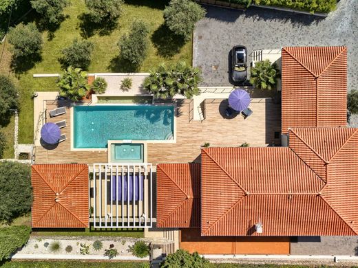 Luxury home in Châteauneuf-Grasse, Alpes-Maritimes