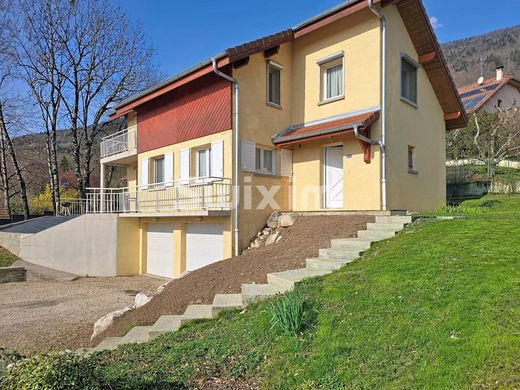 Luxus-Haus in Échenevex, Ain