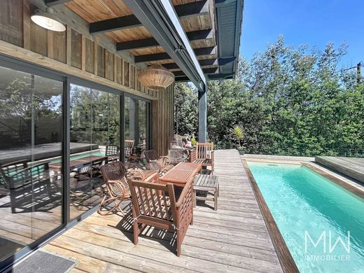 Villa in Lège-Cap-Ferret, Gironde