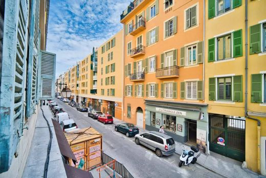 Apartment / Etagenwohnung in Nizza, Alpes-Maritimes