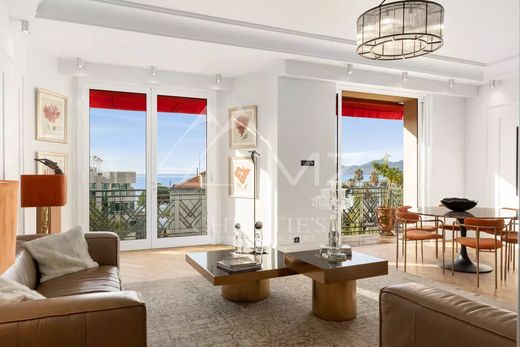 Apartment / Etagenwohnung in Cannes, Alpes-Maritimes
