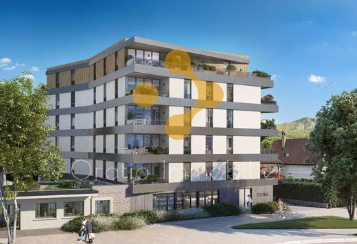 Apartment / Etagenwohnung in Annecy, Haute-Savoie