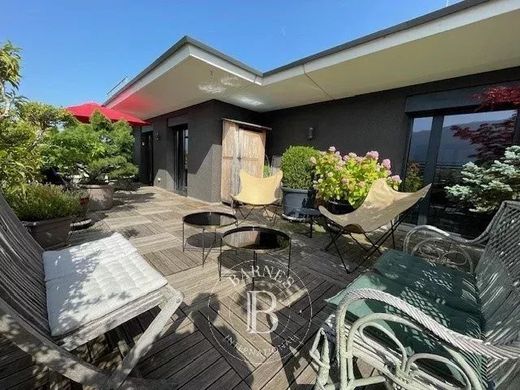 Apartment / Etagenwohnung in Saint-Genis-Pouilly, Ain