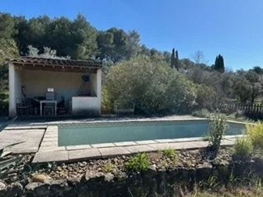 ﻣﻨﺰﻝ ﺭﻳﻔﻲ/ ﺑﻴﺖ ﻤﺰﺭﻋﺔ ﻓﻲ Arles, Bouches-du-Rhône