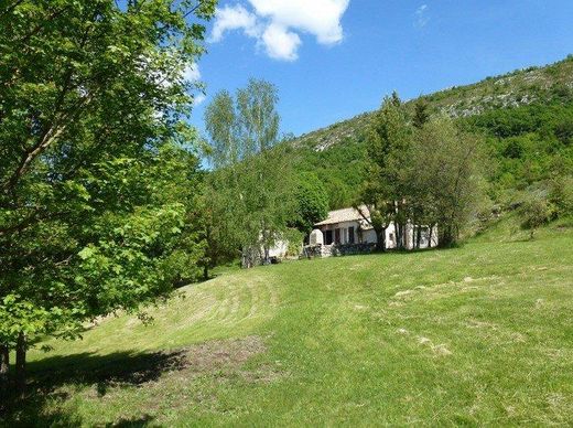 Villa a Coursegoules, Alpi Marittime