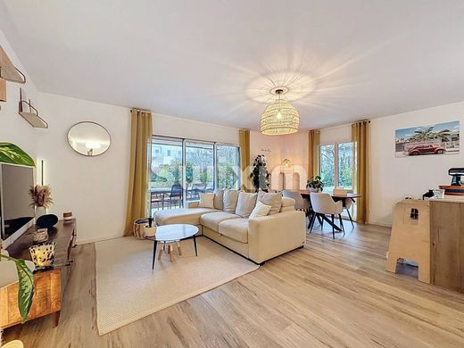 Apartment / Etagenwohnung in Divonne-les-Bains, Ain