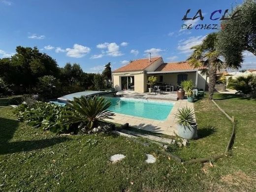 Luxury home in Saint-Rogatien, Charente-Maritime