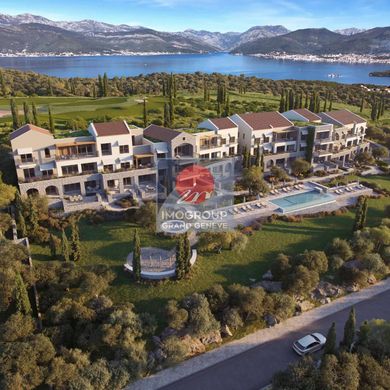 Apartment / Etagenwohnung in Radovići, Tivat