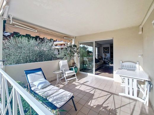 Apartment / Etagenwohnung in Cannes, Alpes-Maritimes