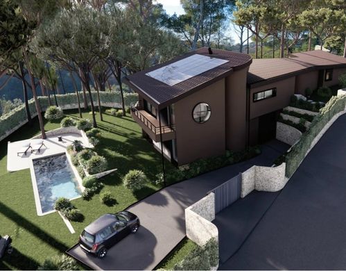 Grond in Roquefort-les-Pins, Alpes-Maritimes