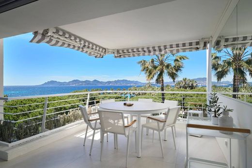 Apartment / Etagenwohnung in Cannes, Alpes-Maritimes