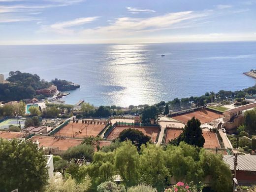 Roquebrune-Cap-Martin, Alpes-Maritimesのアパートメント