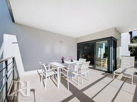 Apartment / Etagenwohnung in Cannes, Alpes-Maritimes