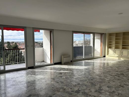 Apartment in Arles, Bouches-du-Rhône