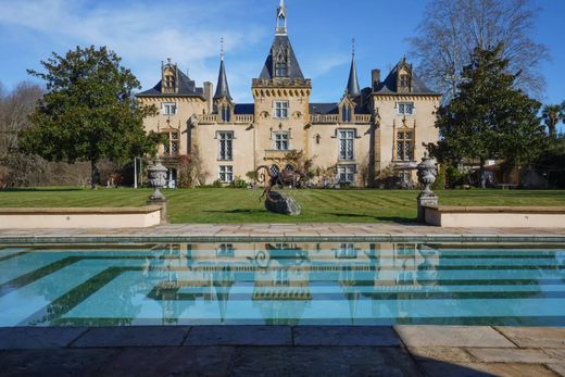 Castillo en Castelnau-Magnoac, Altos Pirineos