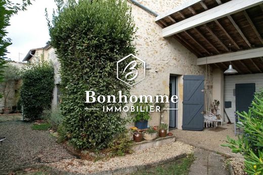 Saint-Selve, Girondeの高級住宅