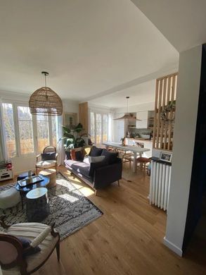 Apartment / Etagenwohnung in Clichy, Hauts-de-Seine