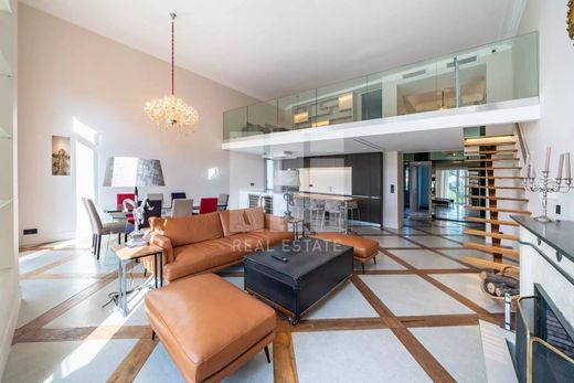 Apartment / Etagenwohnung in Cannes, Alpes-Maritimes
