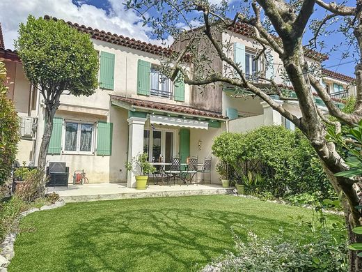 Luxus-Haus in La Colle-sur-Loup, Alpes-Maritimes