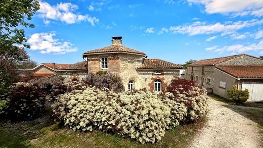 Luxus-Haus in Saint-Martin-de-Coux, Charente-Maritime