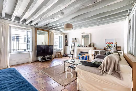 Apartment in Chatelet les Halles, Louvre-Tuileries, Palais Royal, Paris