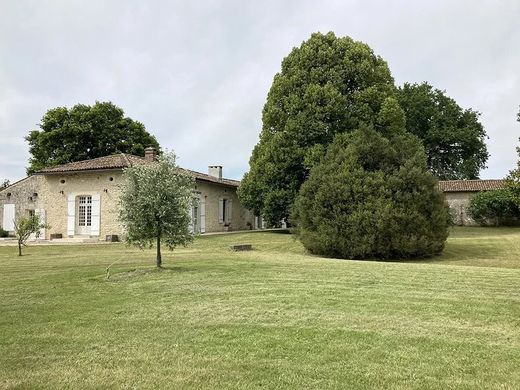 Demeure ou Maison de Campagne à Chepniers, Charente-Maritime