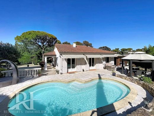 Willa w Mougins, Alpes-Maritimes