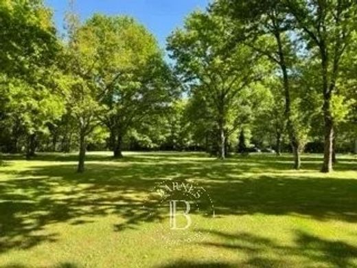 أرض ﻓﻲ Grosrouvre, Yvelines