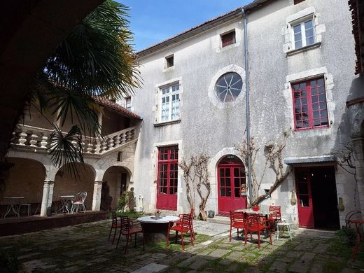 Casa de lujo en La Rochefoucauld, Charenta