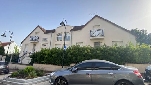 Luxe woning in Le Plessis-Robinson, Hauts-de-Seine