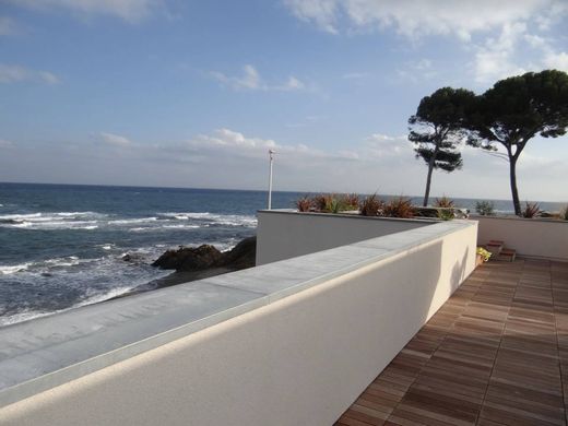 Luxe woning in Saint-Aygulf, Var