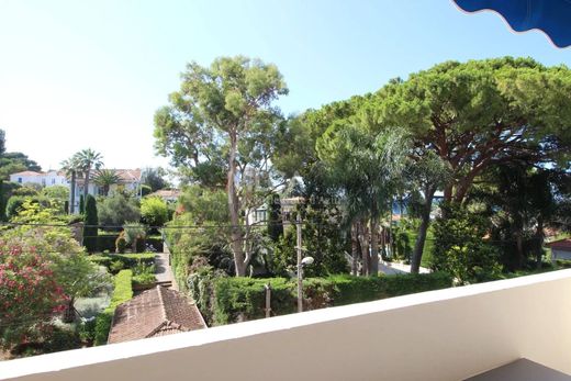 Apartment / Etagenwohnung in Juan-les-Pins, Alpes-Maritimes