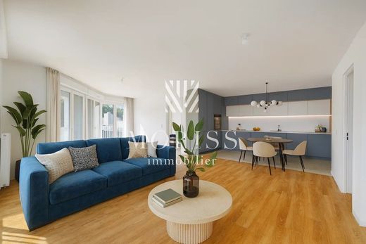 Apartment in Montmartre, Abbesses, Grandes-Carrières, Paris