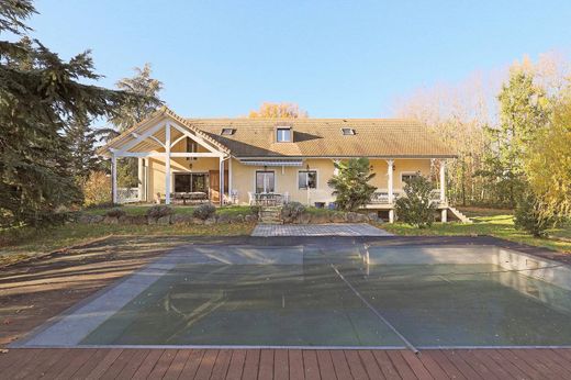 Luxury home in Saint-Bonnet-de-Mure, Rhône