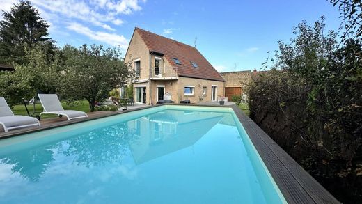 Luxury home in Mérignies, North