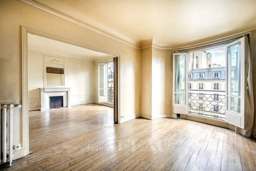 Apartment in Tour Eiffel, Invalides – Ecole Militaire, Saint-Thomas d’Aquin, Paris