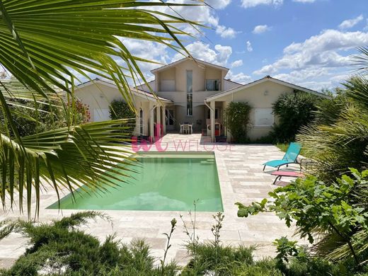 Villa à Sainte-Eulalie, Gironde