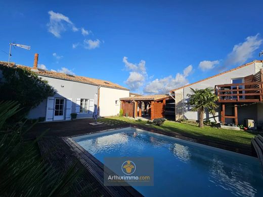 Maison de luxe à La Grève-sur-Mignon, Charente-Maritime