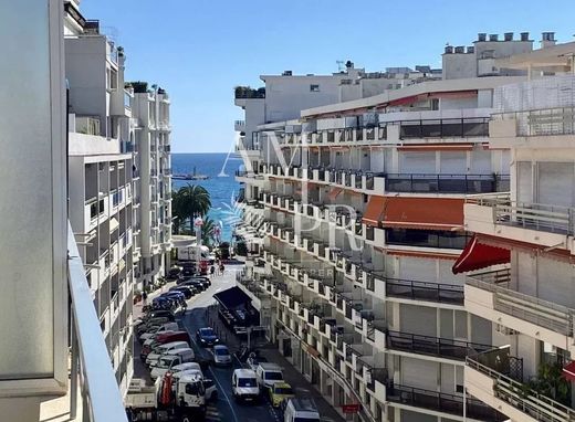Apartment / Etagenwohnung in Cannes, Alpes-Maritimes
