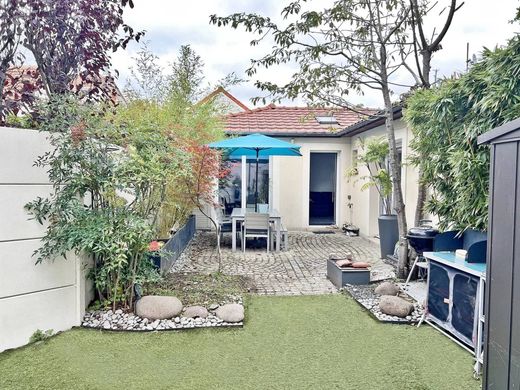 Saint-Maur-des-Fossés, Val-de-Marneの高級住宅