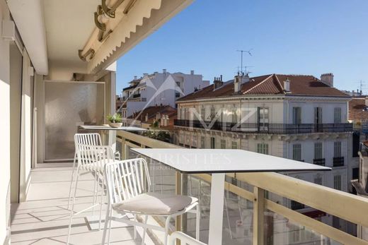 Apartment / Etagenwohnung in Cannes, Alpes-Maritimes