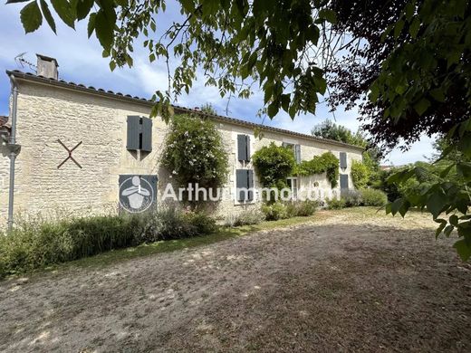 豪宅  Villeneuve-la-Comtesse, 滨海夏朗德省