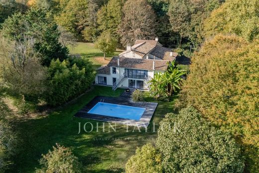 Luxe woning in Latresne, Gironde