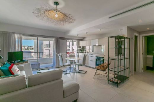 Apartment / Etagenwohnung in Cannes, Alpes-Maritimes
