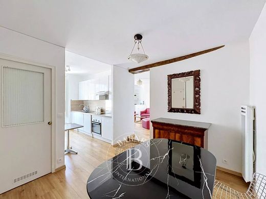 Apartment in Saint-Germain, Odéon, Monnaie, Paris