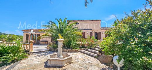 빌라 / Le Plan-de-la-Tour, Var