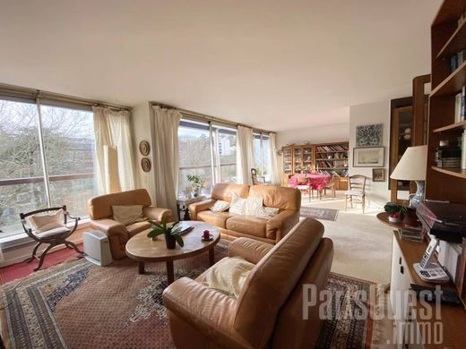 Apartment / Etagenwohnung in Ville-d'Avray, Hauts-de-Seine